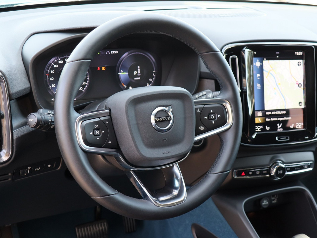 Volvo XC40 T4 - SUV/Off-road - Blau - Gebrauchtwagen - Bild 9