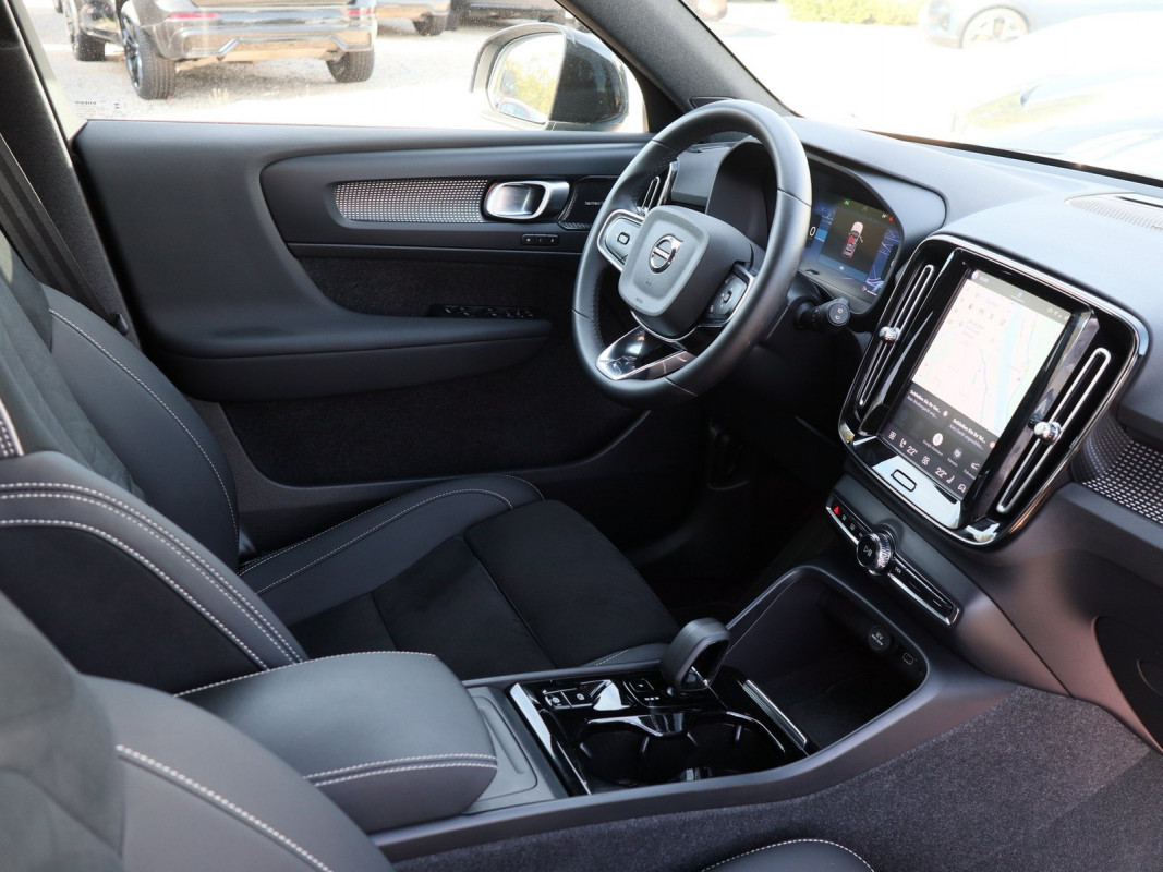 Volvo XC40 B3 - SUV/Off-road - Blau - Gebrauchtwagen - Bild 3