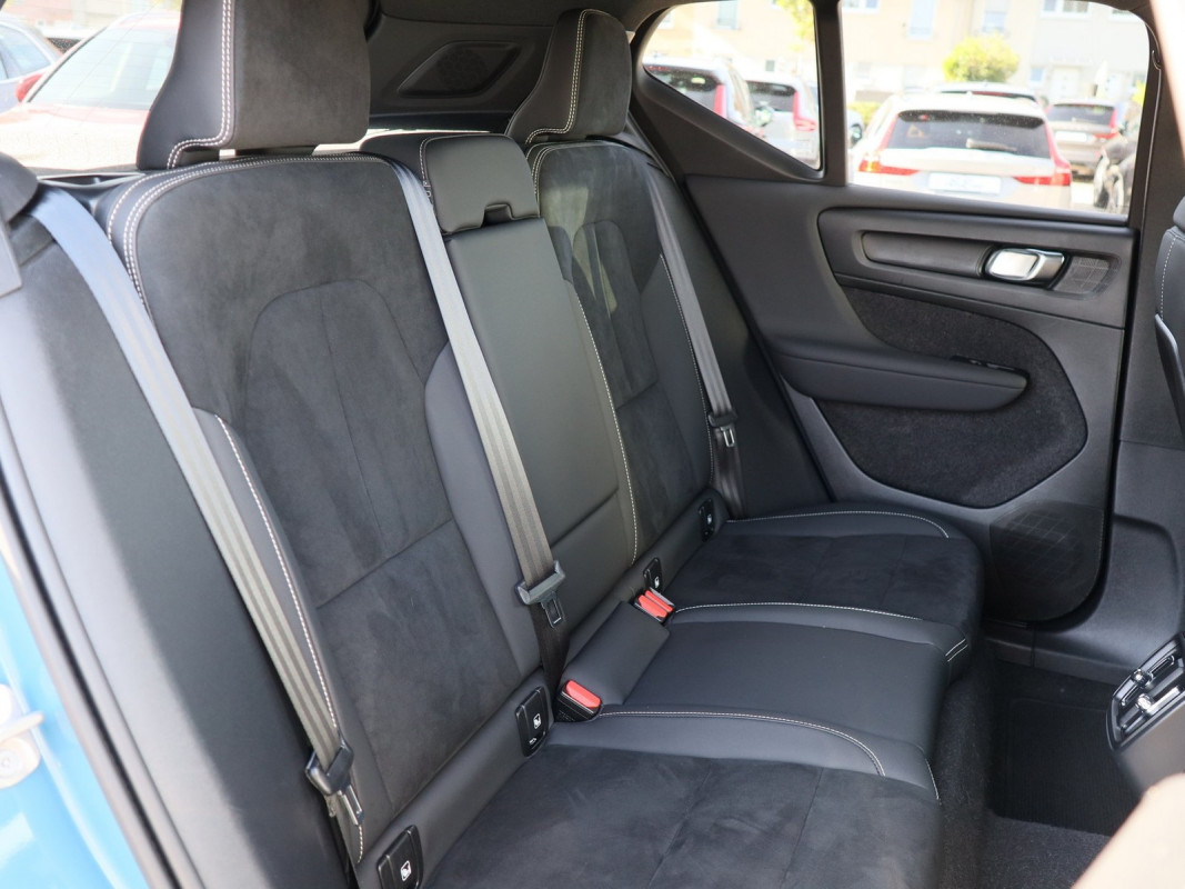 Volvo XC40 B3 - SUV/Off-road - Blau - Gebrauchtwagen - Bild 4