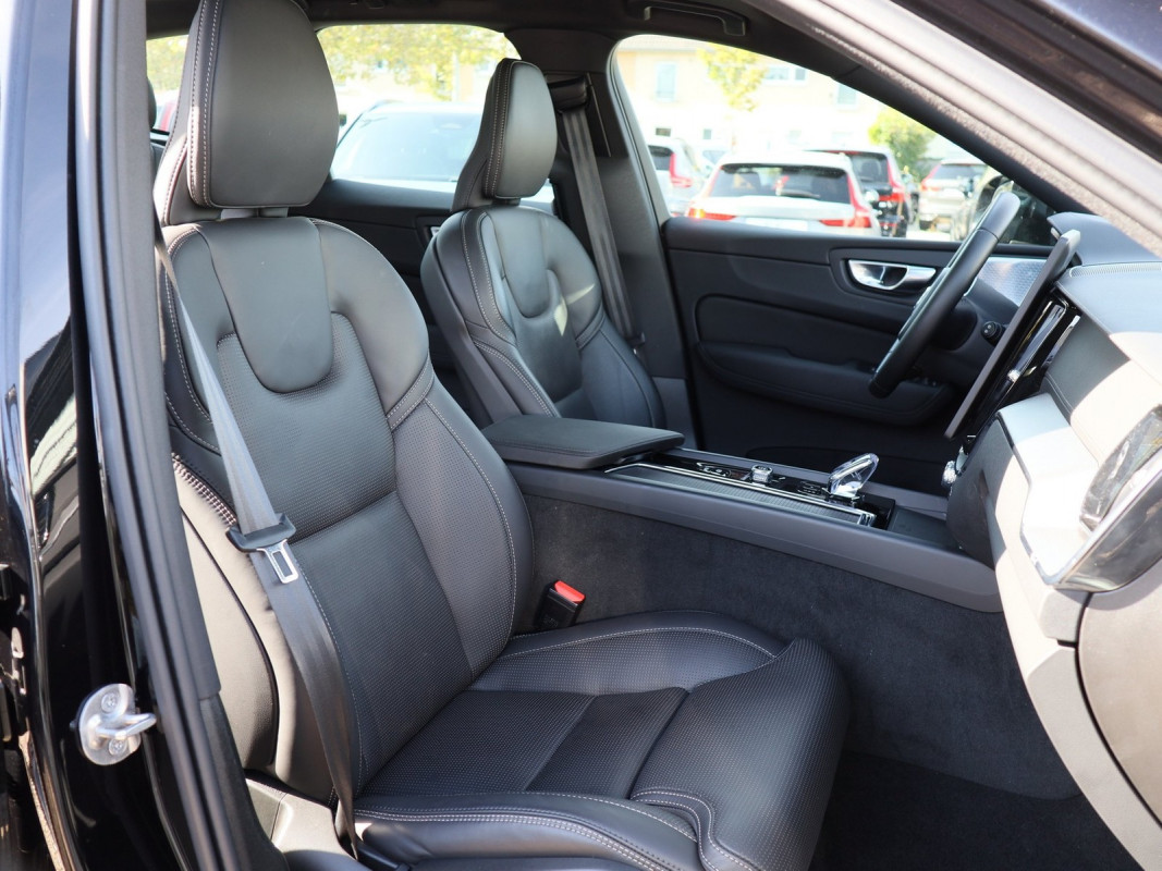 Volvo XC60 B5 AWD - SUV/Off-road - Schwarz - Gebrauchtwagen - Bild 6