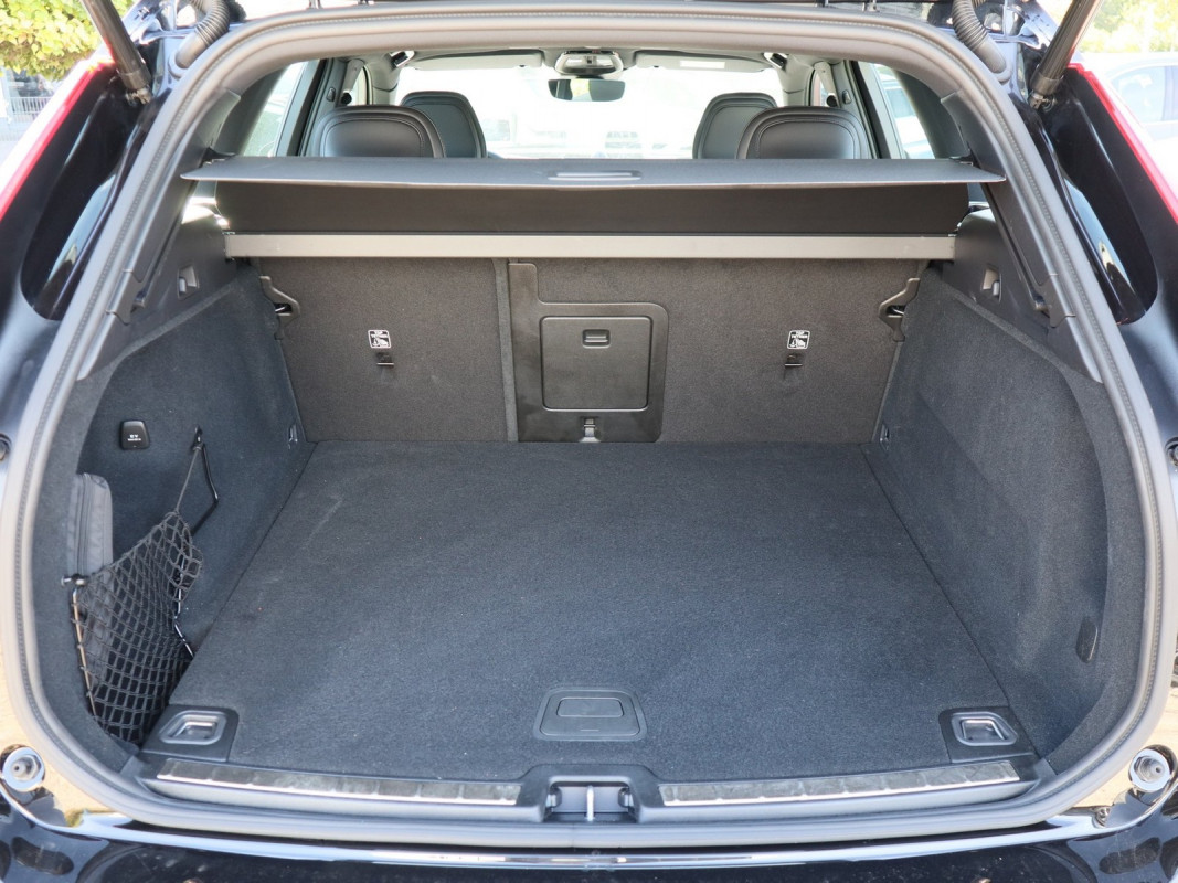 Volvo XC60 B5 AWD - SUV/Off-road - Schwarz - Gebrauchtwagen - Bild 10