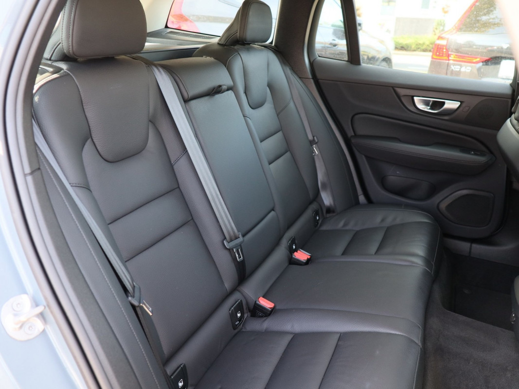 Volvo V60 B4 Benzin - Kombi - Grau - Gebrauchtwagen - Bild 4