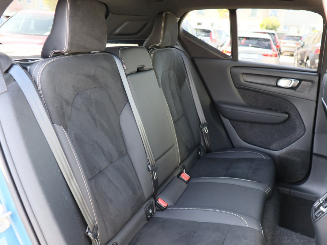Volvo XC40 Twin Motor - SUV/Off-road - Blau - Gebrauchtwagen - Bild 4