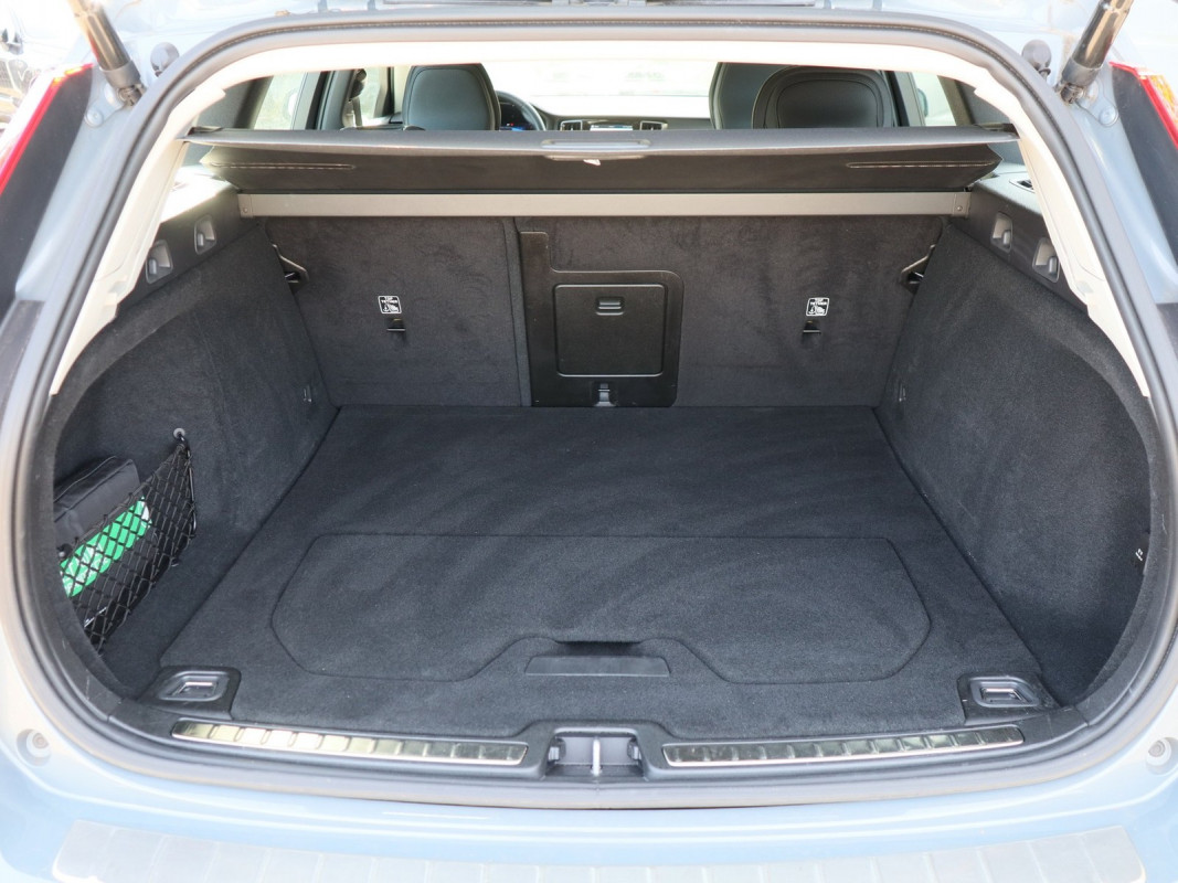 Volvo V60 B4 Benzin - Kombi - Grau - Gebrauchtwagen - Bild 10
