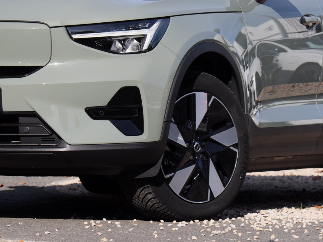 Volvo XC40 Single Motor Extended Range - SUV/Off-road - Grün - Gebrauchtwagen - Bild 5