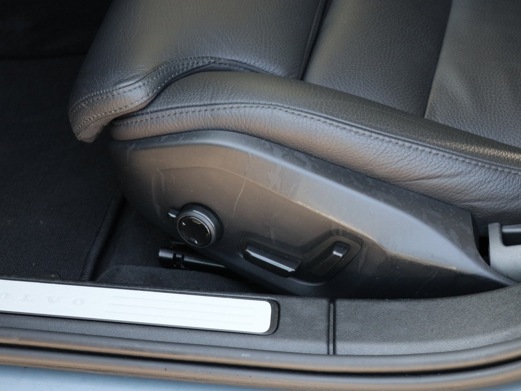 Volvo V60 B4 Benzin - Kombi - Grau - Gebrauchtwagen - Bild 13