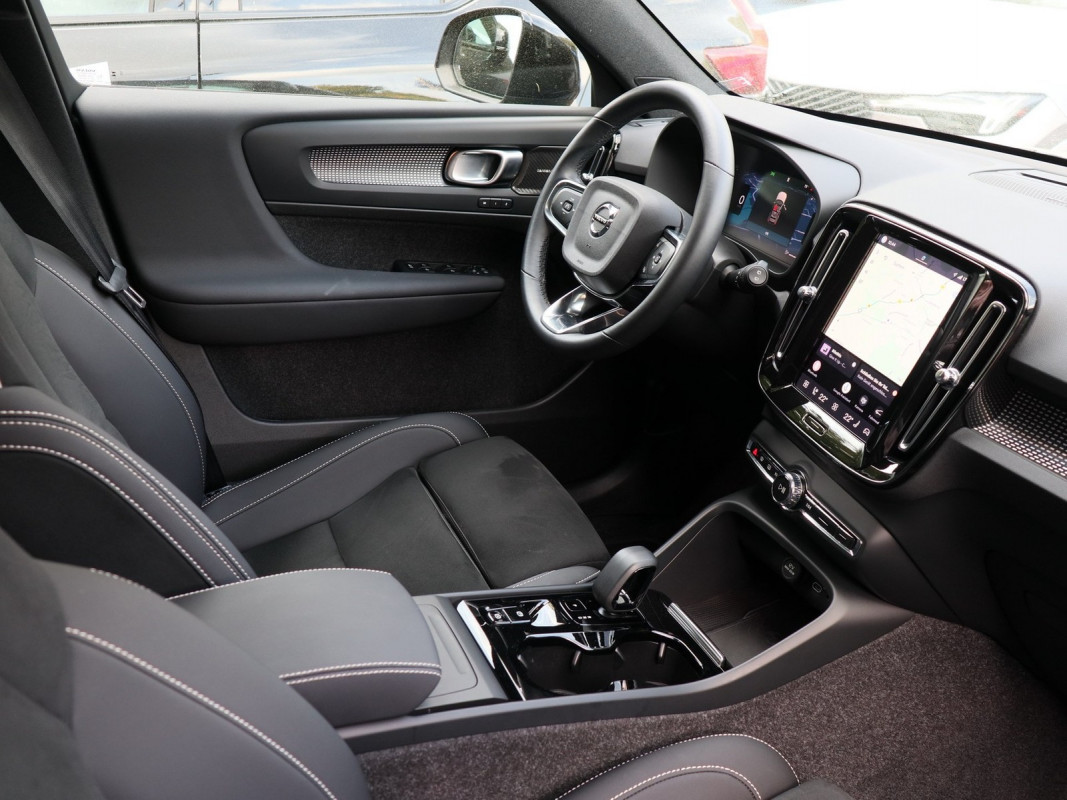 Volvo XC40 B3 - SUV/Off-road - Schwarz - Gebrauchtwagen - Bild 3