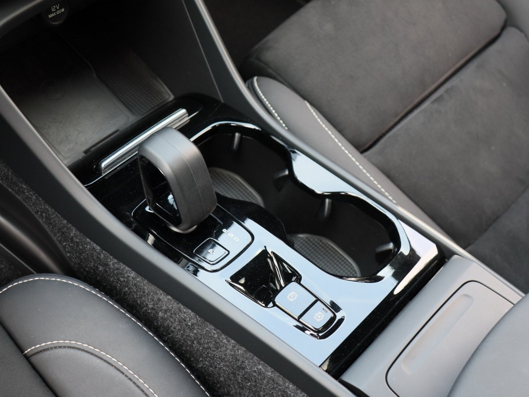 Volvo XC40 B3 - SUV/Off-road - Schwarz - Gebrauchtwagen - Bild 10
