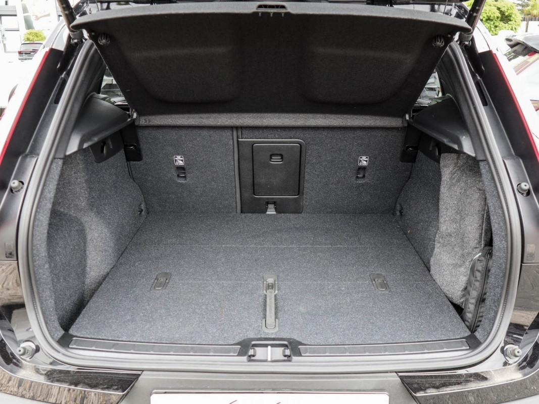 Volvo XC40 B3 - SUV/Off-road - Schwarz - Gebrauchtwagen - Bild 11