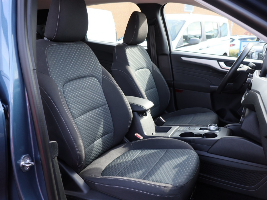 Ford Kuga - SUV/Off-road - Blau - Gebrauchtwagen - Bild 6
