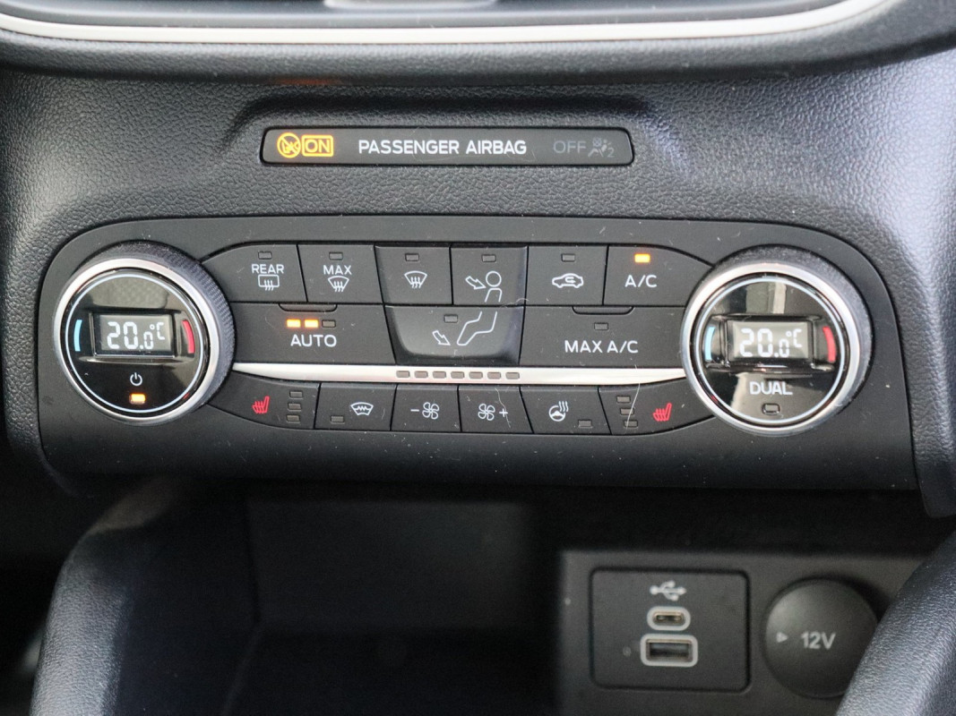 Ford Kuga - SUV/Off-road - Blau - Gebrauchtwagen - Bild 9