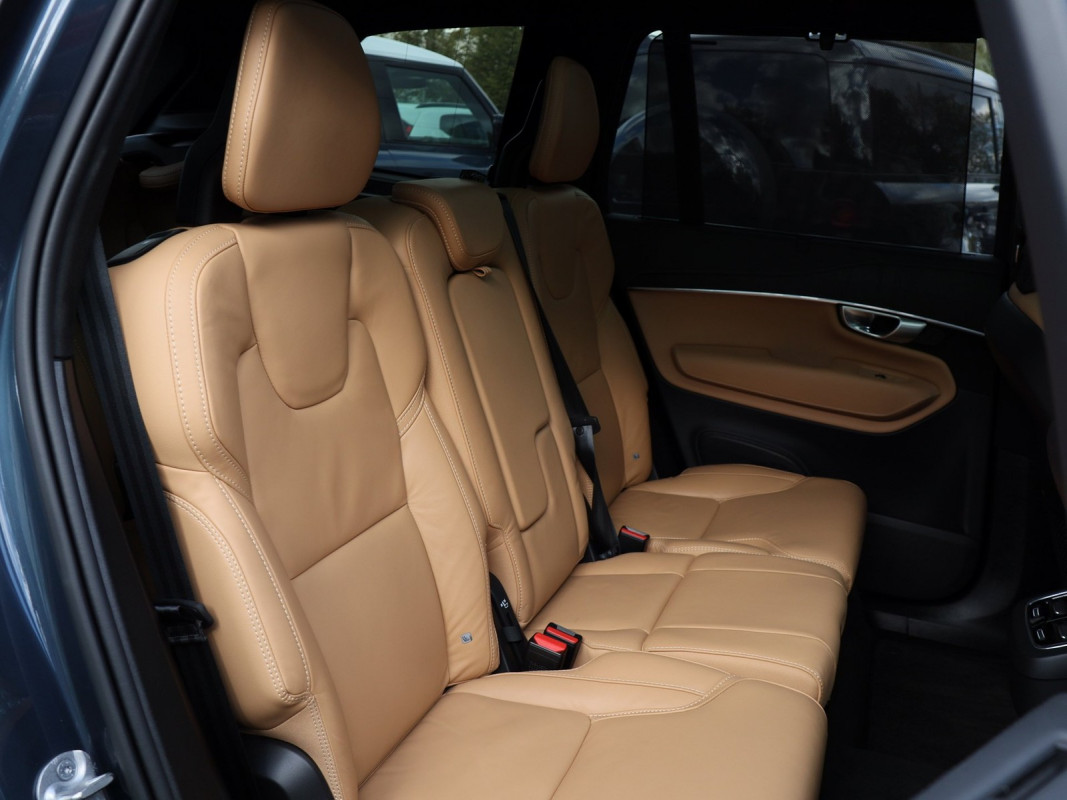 Volvo XC90 B5 Ultimate Bright AWD - SUV/Off-road - Blau - Gebrauchtwagen - Bild 4