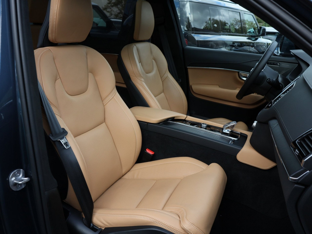 Volvo XC90 B5 Ultimate Bright AWD - SUV/Off-road - Blau - Gebrauchtwagen - Bild 6
