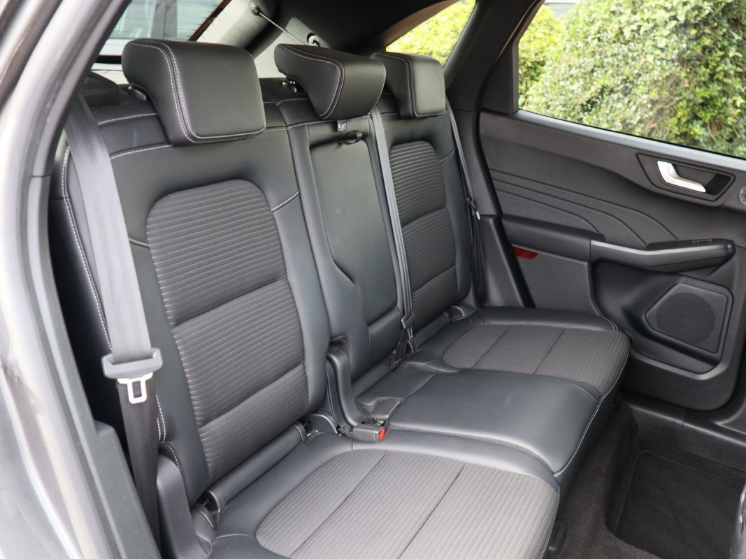 Ford Kuga Kuga Diesel Titanium X, AWD, Winter-P., Technologie-P., Fahrerassistenz-P. - SUV/Off-road - Grau - Gebrauchtwagen - Bild 4